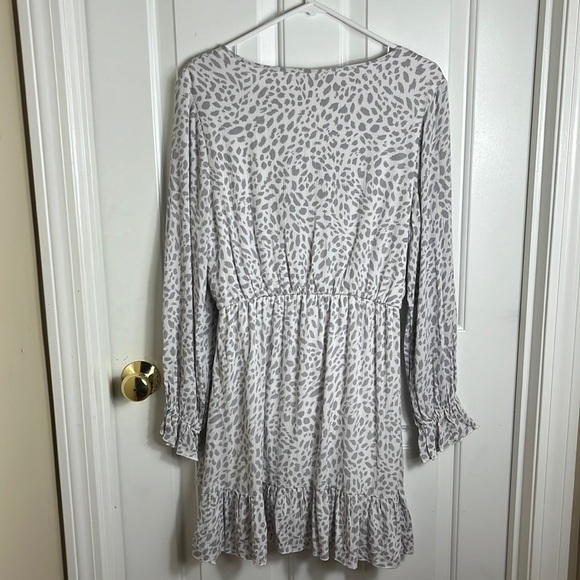 Altar’d State Cheetah Print White and Gray Faux Wrap Long Sleeve Mini Dress Sz M - Picture 8 of 10